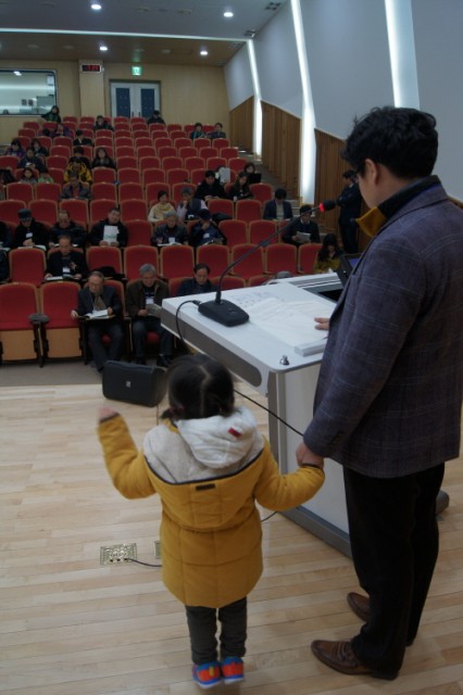 이우갑 감사님이 이쁜 따님과 함께 회계감사보고를 해주셨습니다~